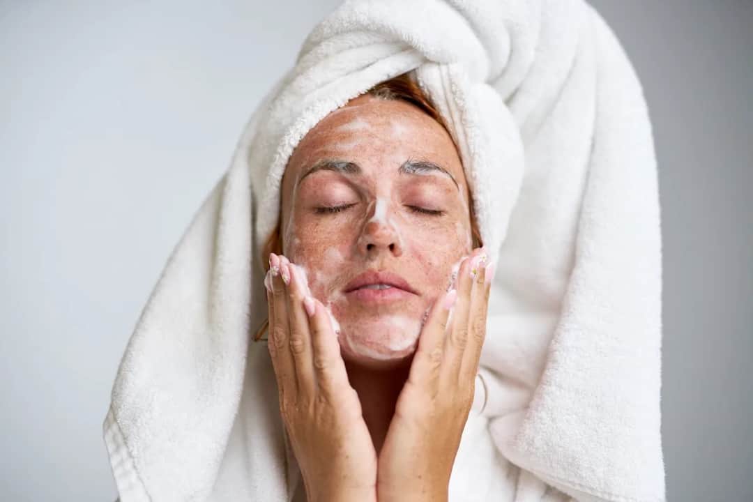 Podskórny pryszcz: Co działa, a czego unikać? Rada eksperta